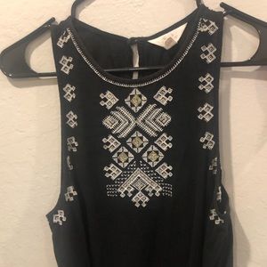 SUN & SHADOW embroidered top. Size M.